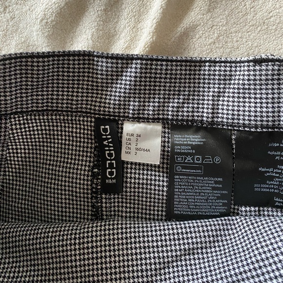 H&M Plaid Skirt (mini houndstooth pattern) - Picture 3 of 4
